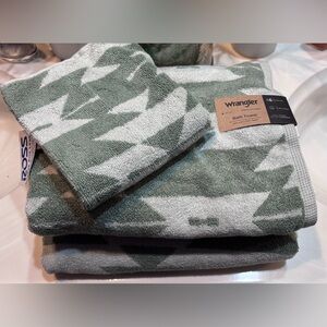 Wrangler towel set 2 x bath towel 1 x hand towel nwt